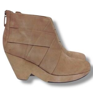 Eileen Fisher Dream Tan Suede Booties Size 8